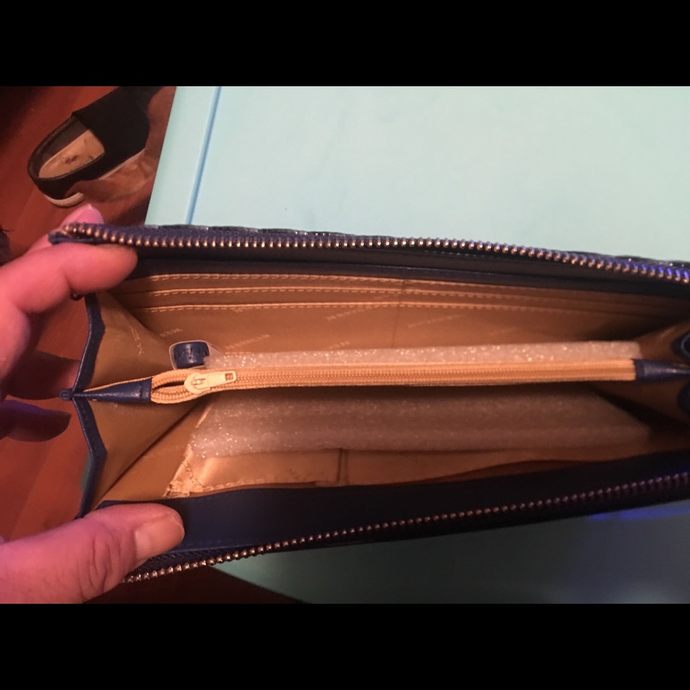 Wallet - Picture 4 of 5